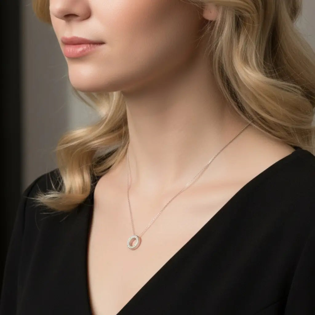 Colar Feminino Círculo Cravejado