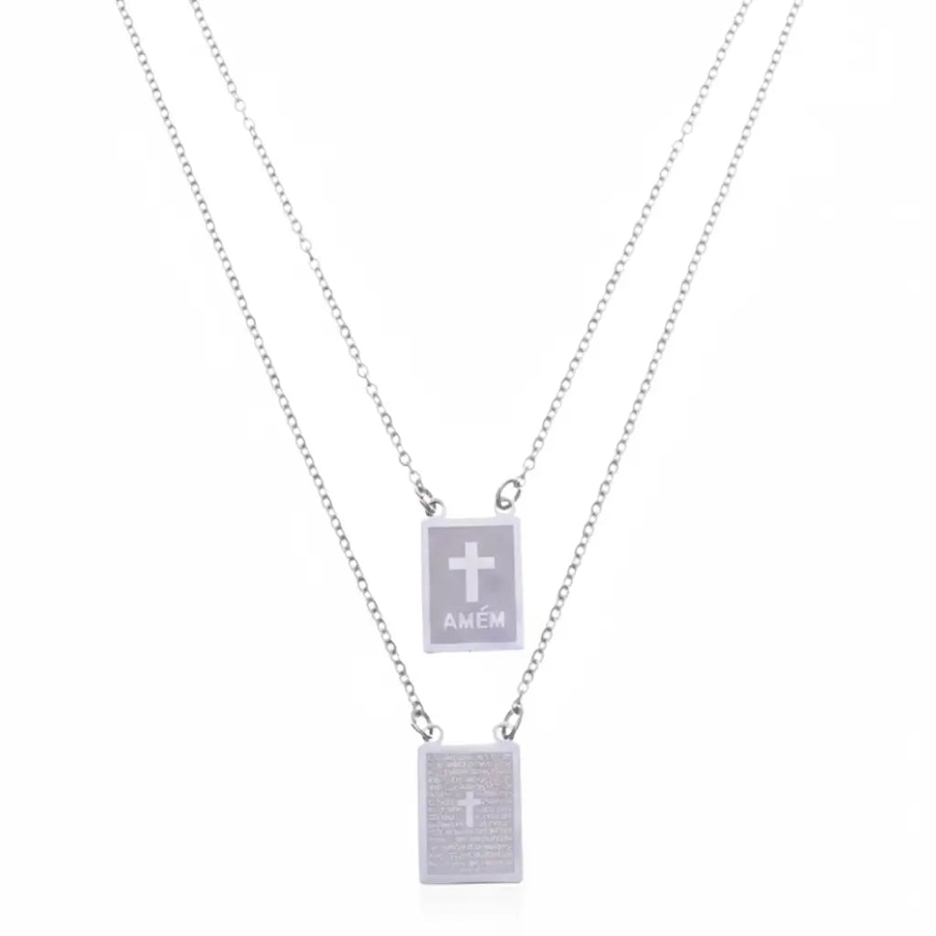 Escapulário em prata com oração do Pai Nosso gravada em placa retangular e pingente com cruz
