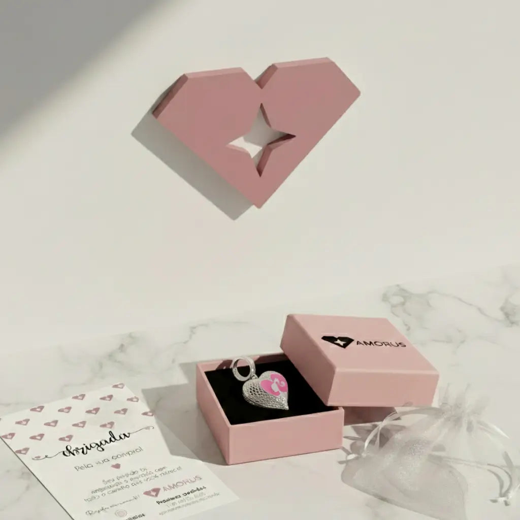 Pingente Barbie coração prata 925 na caixa Amorus com cartão personalizado de agradecimento
