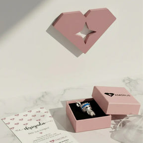 Berloque prata 925 menino atleta na caixa de presente Amorus com cartão de agradecimento