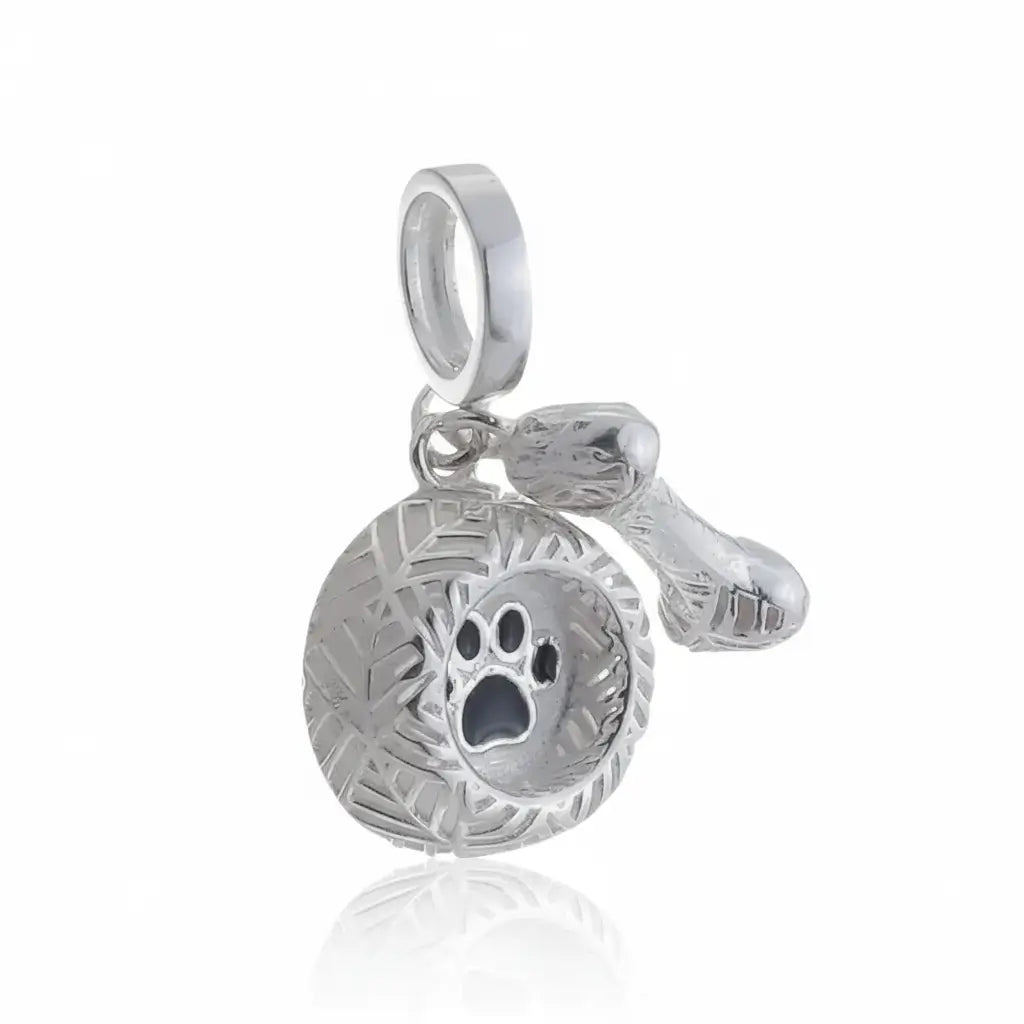 Berloque prata 925 com patinha de animal em medalha com textura e ossinho pendurado