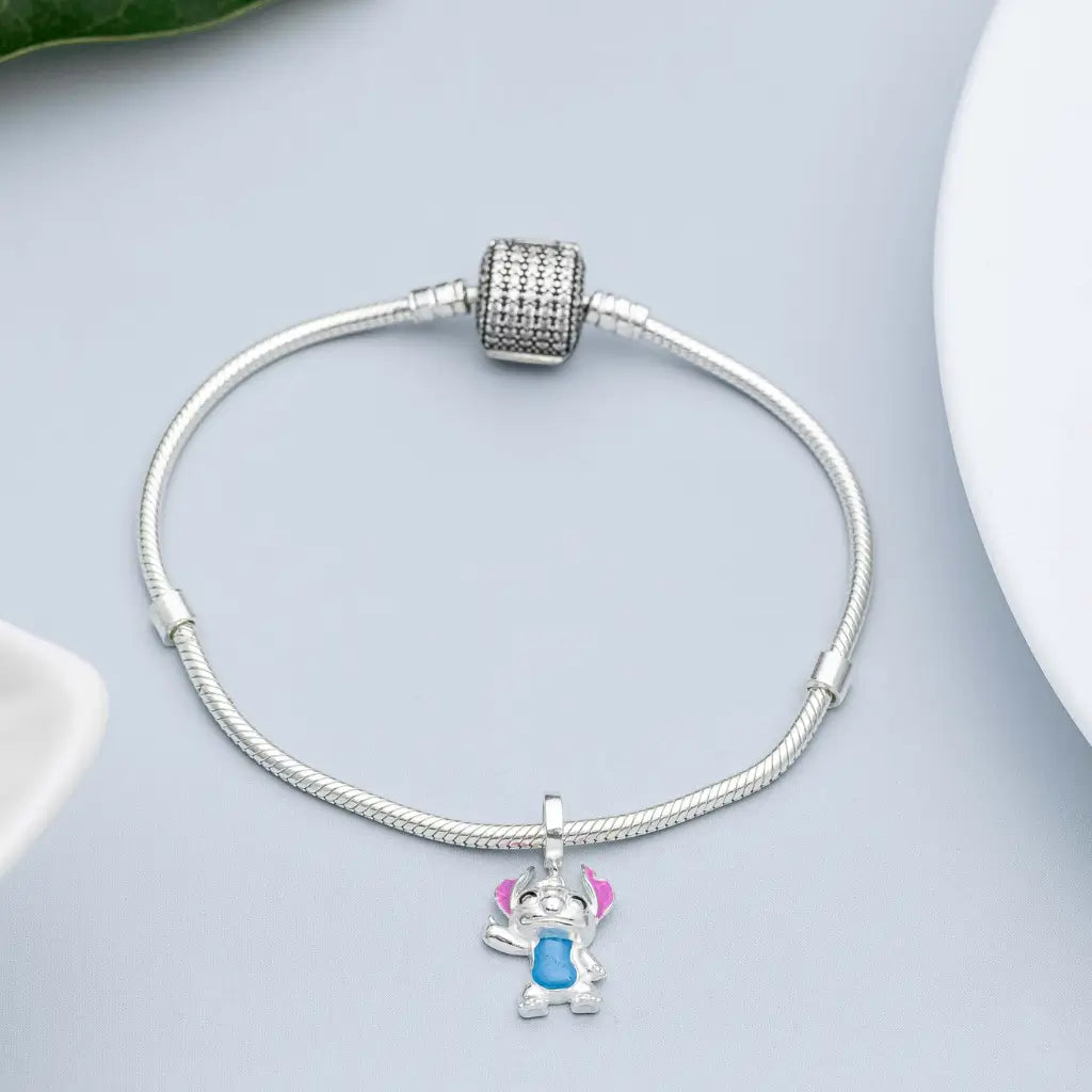 Berloque Stitch fofo em prata legítima, joia perfeita para presentear fãs de Lilo & Stitch.