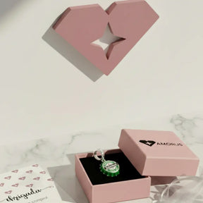 Pingente tampa Heineken prata 925 em caixa presenteável Amorus com cartão personalizado