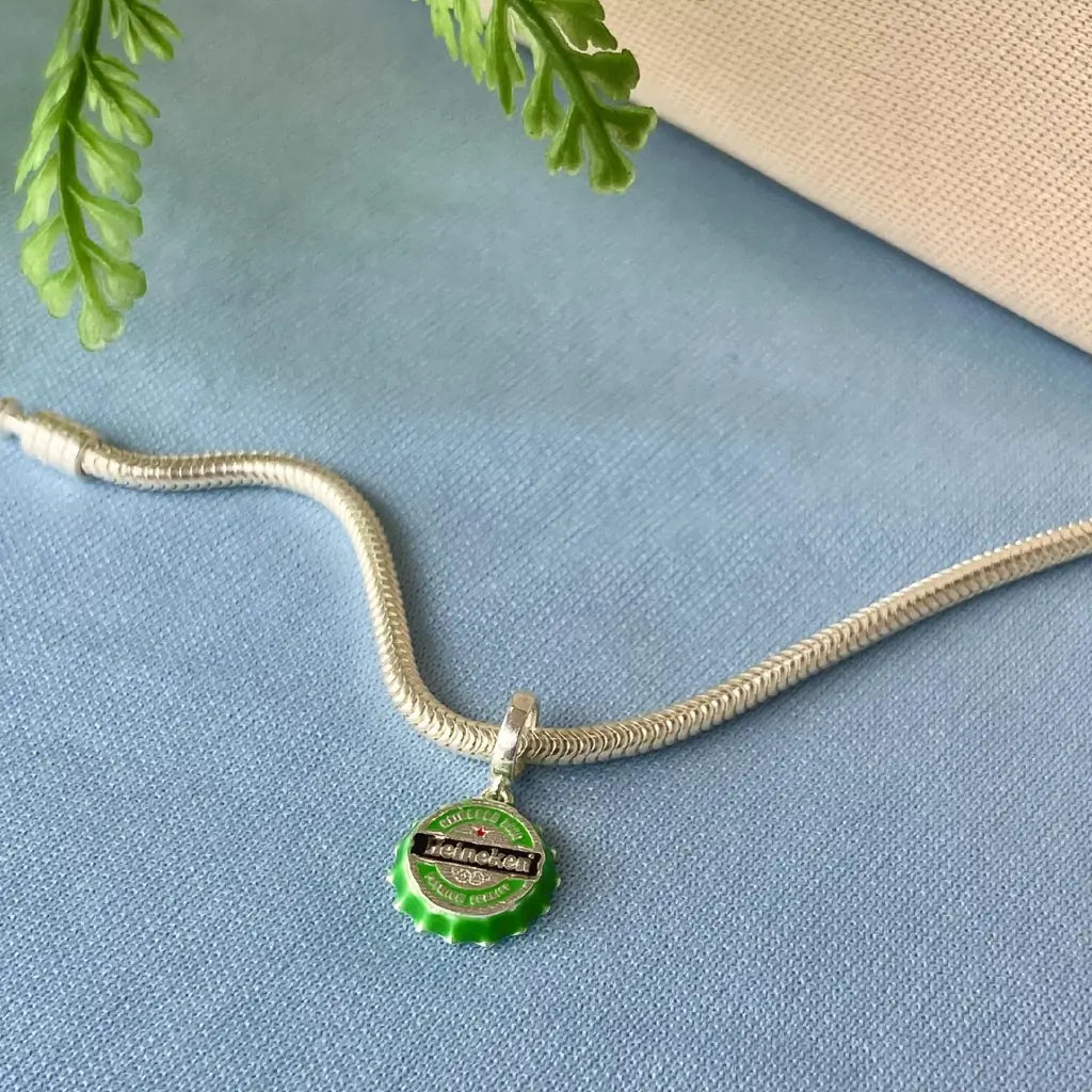 Pulseira com berloque tampa Heineken prata 925,presente criativo para amantes de cerveja artesanal
