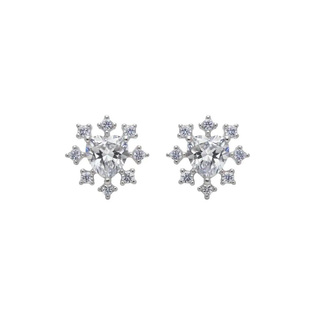 Brinco feminino de Prata com zircônias cravejadas em formato de coração e floco de neve brilhante