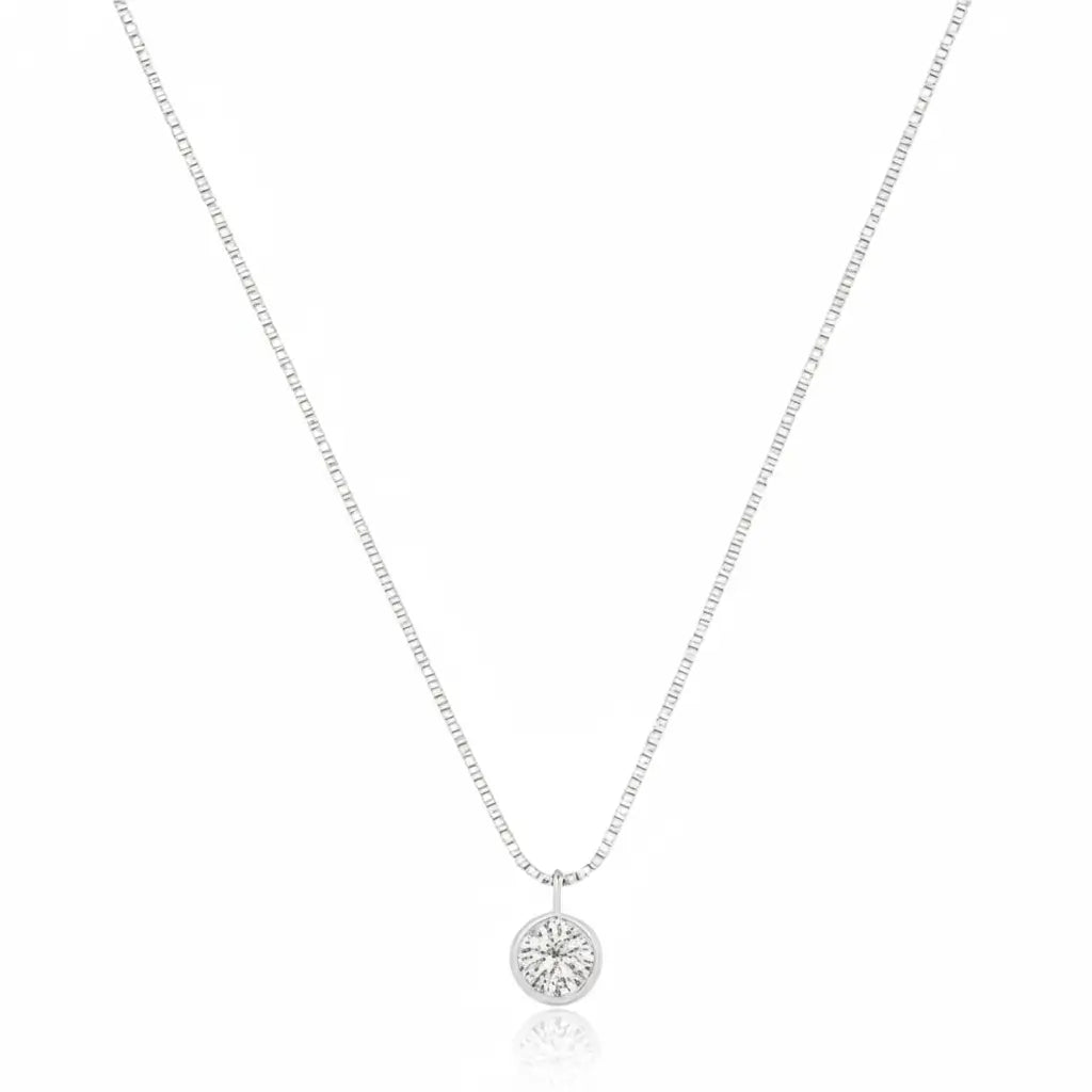 Colar de prata 925 ponto de luz feminino com pingente redondo cravejado e corrente fina, ideal para uso diário ou presente especial.