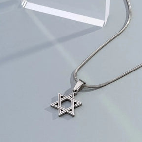 Colar de aço inox prateado com pingente estrela de seis pontas, acessório moderno unissex
