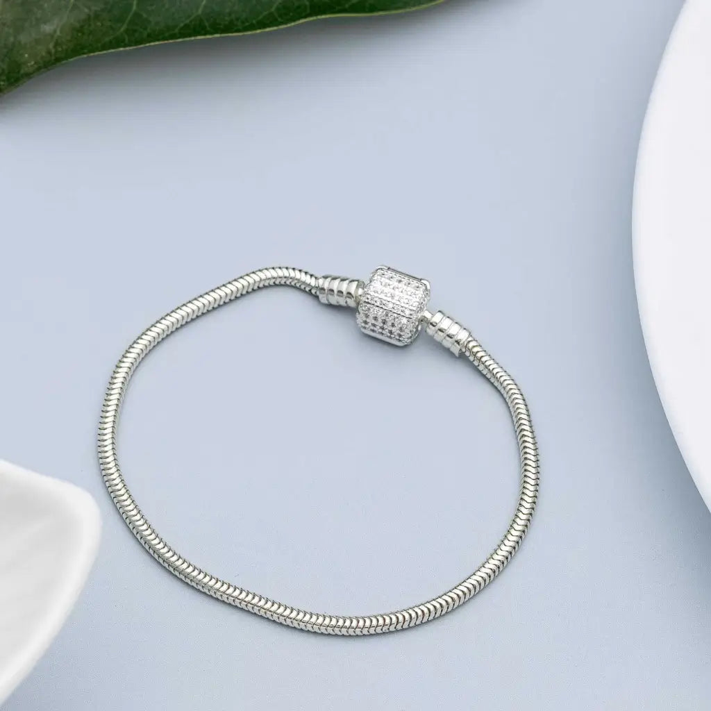 Pulseira para Berloque com Fecho Cravejado