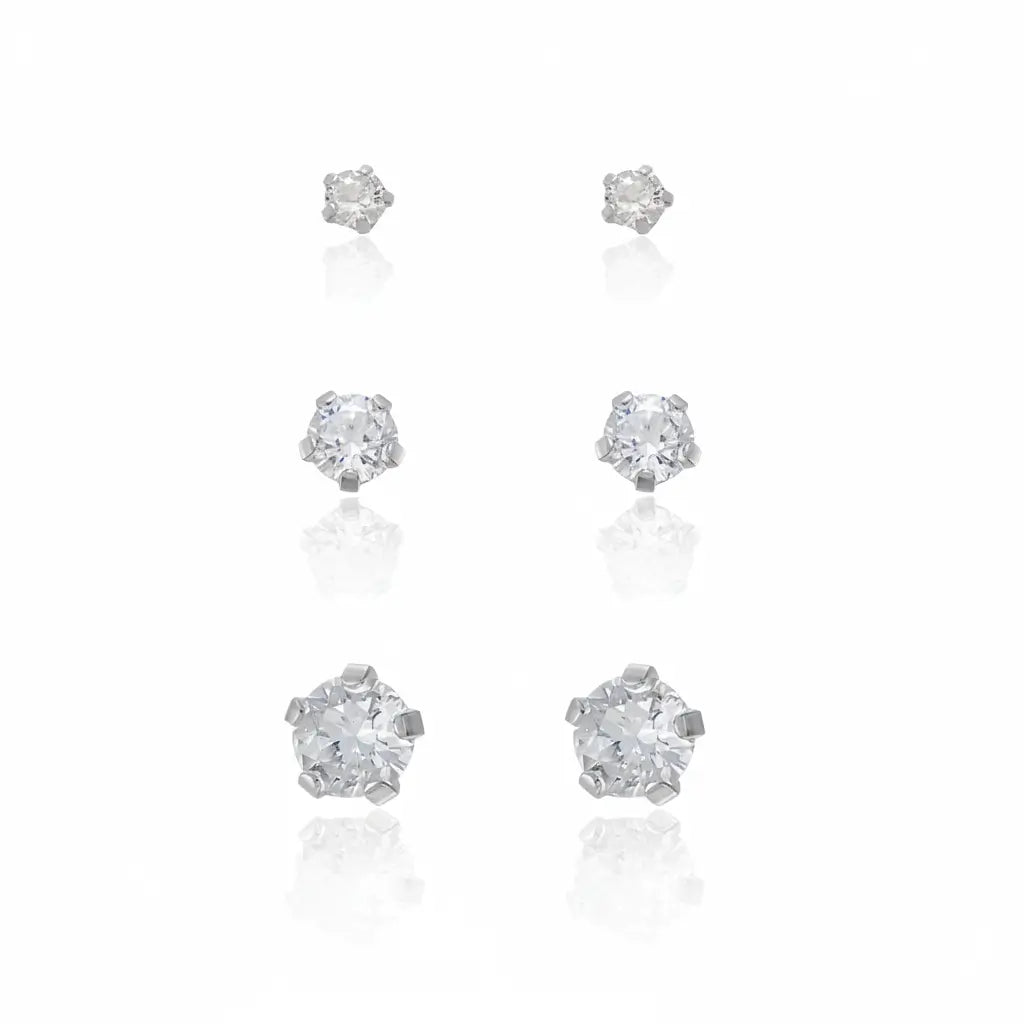 Trio de brincos ponto de luz em prata 925 com zircônias em tamanhos variados, exibidos em fundo branco